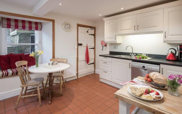 Stunning 8 Beds Country Retreat nr Richmond