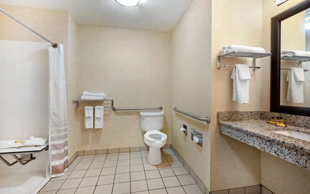 Best Western Plus Howe Inn