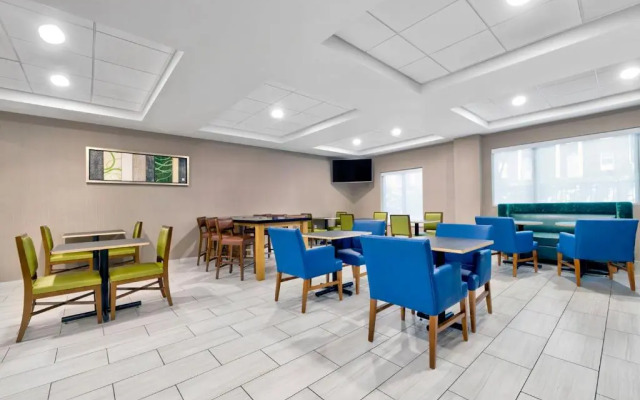 Holiday Inn Express Hotel & Suites Kansas City - Grandview