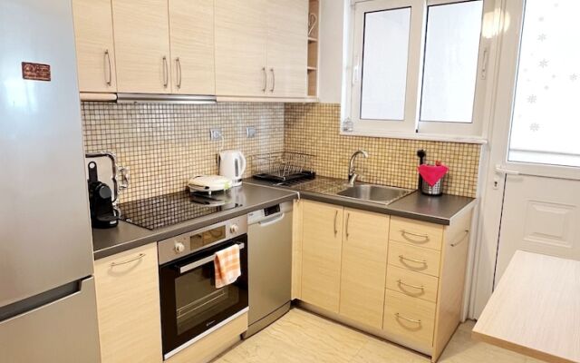 Peaceful Apartment by Flisvos Marina