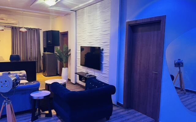 James Court Hotel & Luxury Apartments