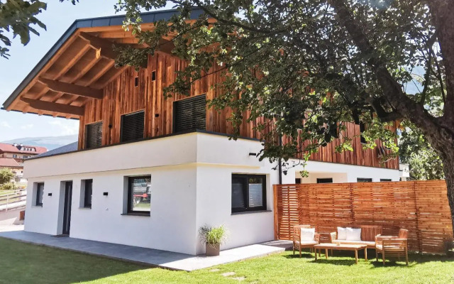 Apart Pair im Dorf