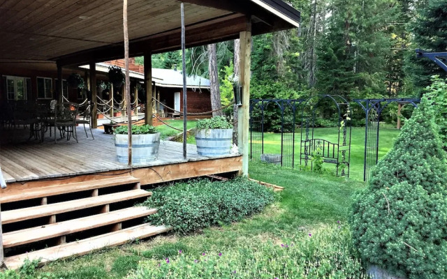 River Road Venue & Lodging