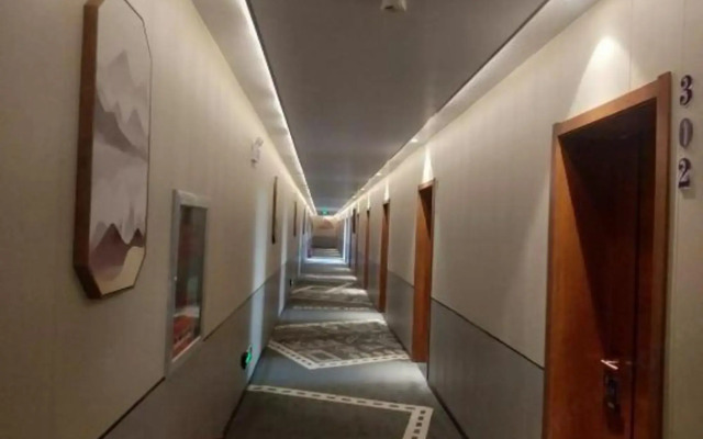 Jiayi Hotel (Xintai Xinwen bus station)