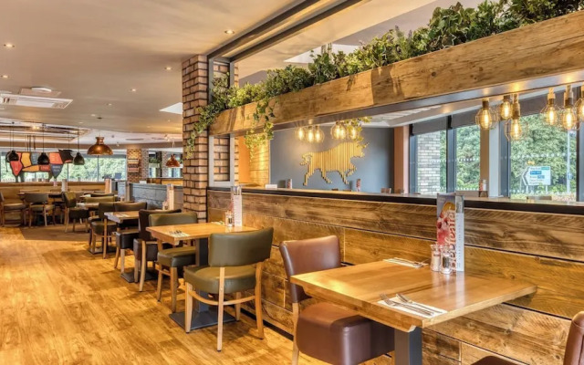 Premier Inn Bristol Parkway - M32