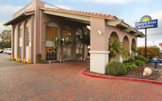 Days Inn & Suites by Wyndham San Diego Near Sea World