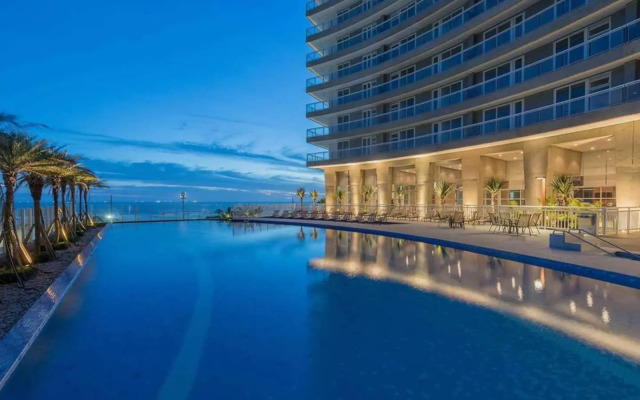 Condomínio de Luxo em Frente à Praia (novinho)