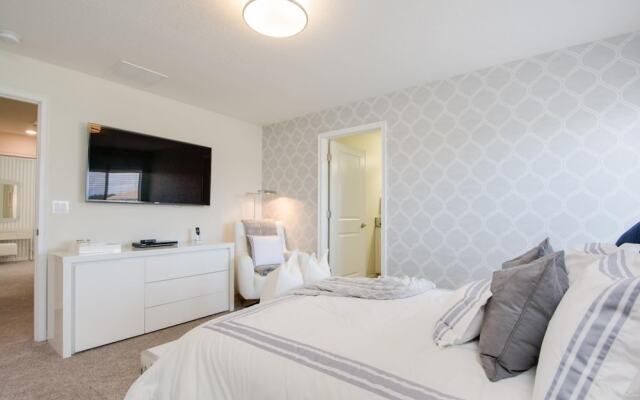 Luxury Oasis - Private Pool Prime Location