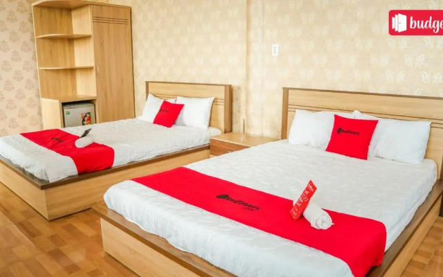 RedDoorz Bich Thu Hotel