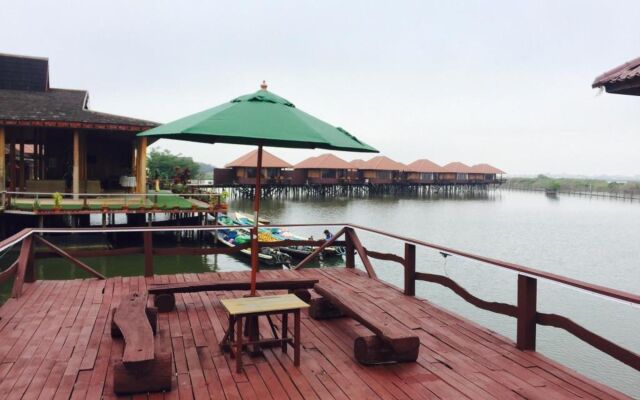 Shwe Inn Tha Floating Resort Hotel