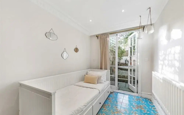 Spacious 3B House in South Kensington