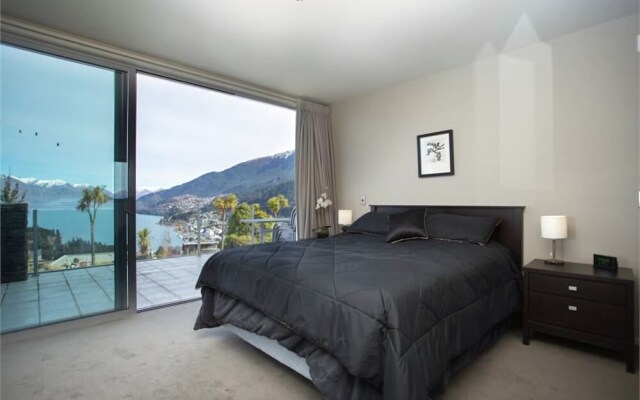 Downtown Queenstown Apartment