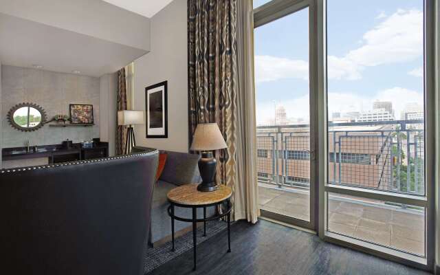 Hampton Inn & Suites Austin @ The University / Capitol