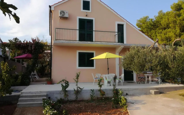 Apartments by the sea Mirca, Brac - 2854