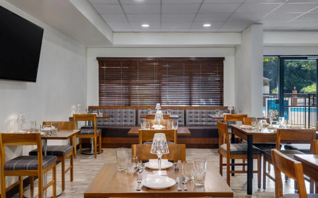 Four Points by Sheraton Greensboro Airport