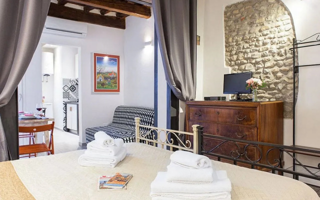 Santa Croce Apartment