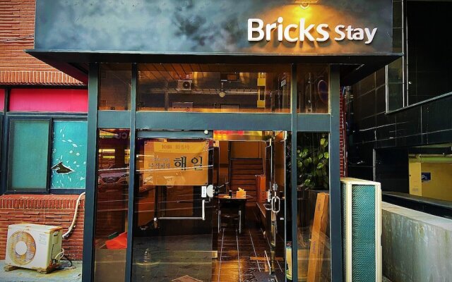 Bricks Stay