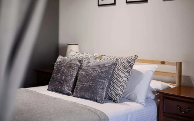 1 Bedroom Apartment in Prahran with Balcony