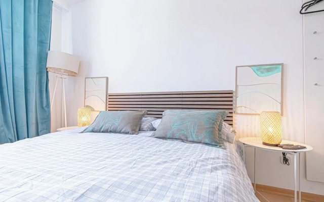 Stylish 3BR Apt With Balcony City Center