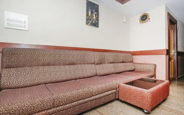 Oyo 436 Emirates Suites