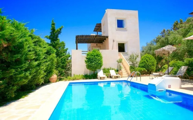 Myrsini Villa by LeaderStay