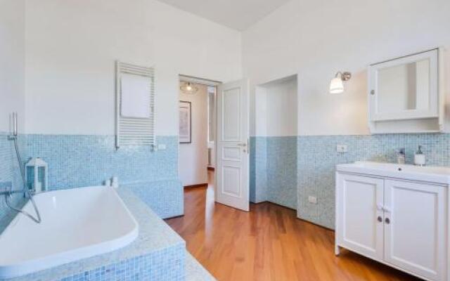 Modern flat near Piazza della Repubblica
