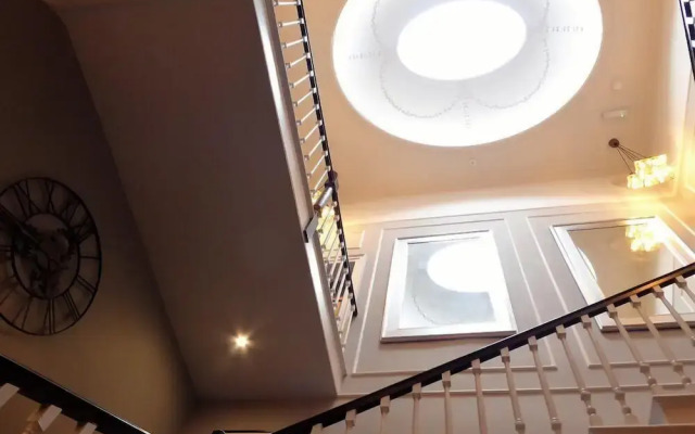 The Broderick at Claremont Apartments