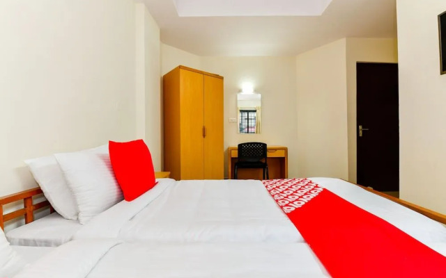 OYO Flagship 38119 Tristar Residency