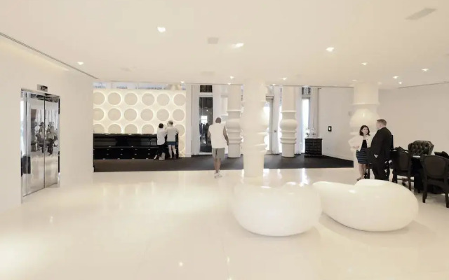 Miami World Rental - Mondrian 808