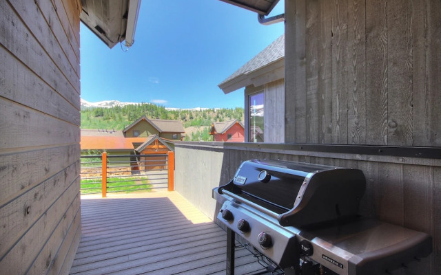 Slope View  3 Bedroom Townhouse by RedAwning