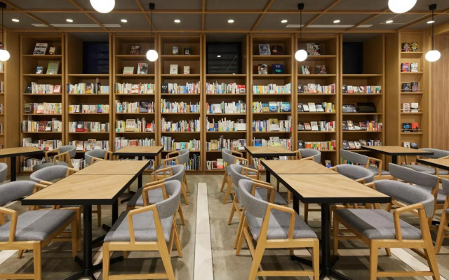 Lamp Light Books Hotel Sapporo