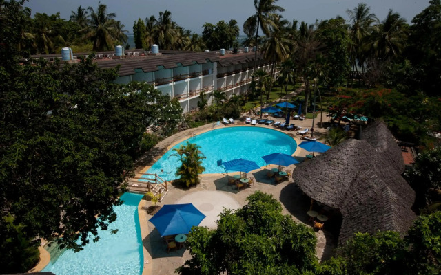 Travellers Beach Hotel & Club