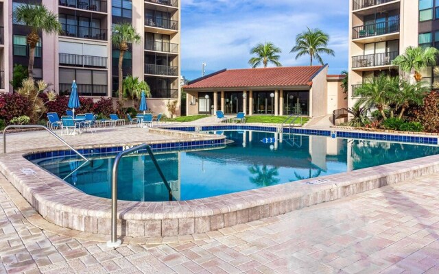 Siesta Breakers on Crescent Beach