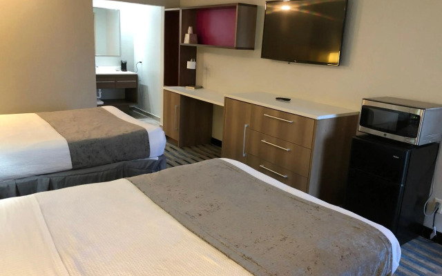 All Seasons Inn & Suites