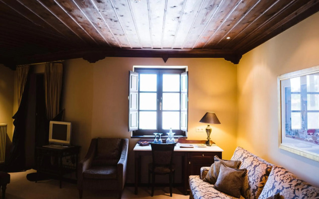 Trikolonion Country Hotel
