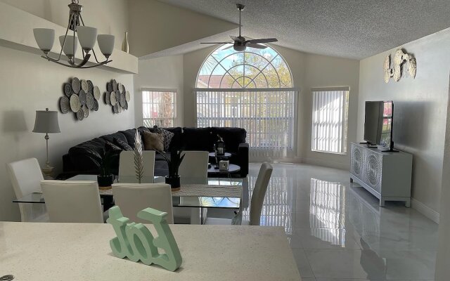 Elegant & Luxury Apartment Close Disney