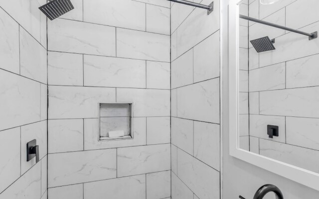 Brewerytown Balcony Retreat 2BR Haven