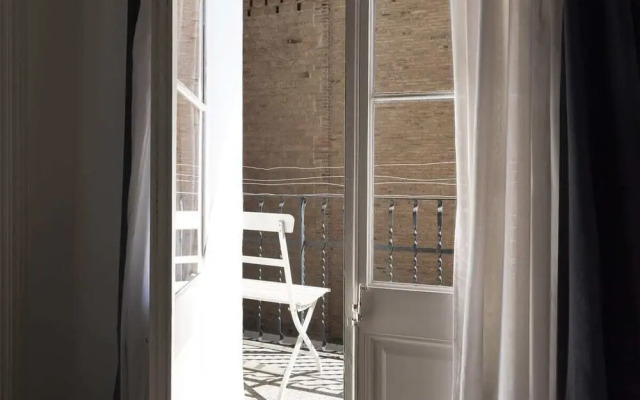 Amazing 3bdr W/balcony in Lesseps