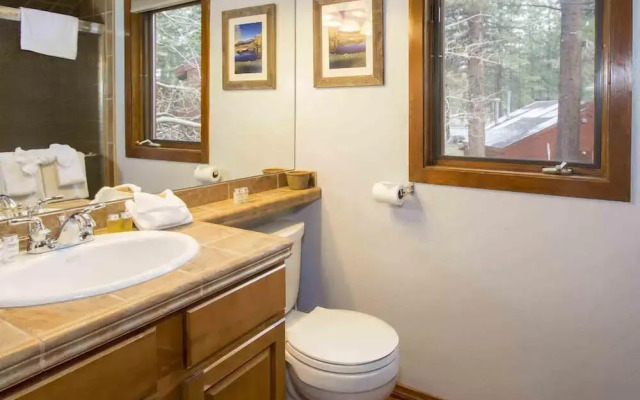 Winterset #28 - Shared Hot Tub & Sauna!