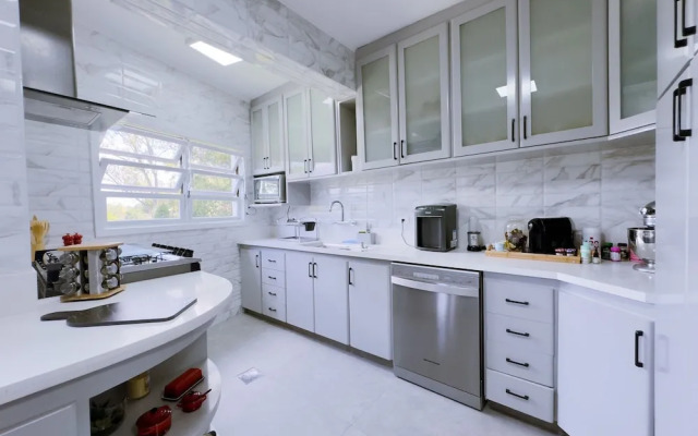 Casa de Luxo 2500m na Granja Viana