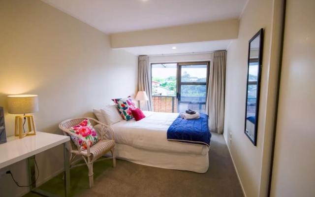 Bright 2 Bedroom Home in East Auckland