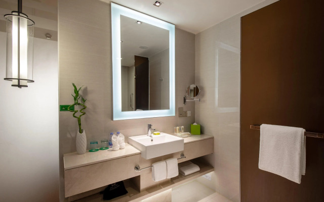 Junluxe Hotel Guangzhou Science City-Free Shuttle Bus Service to Guangzhou Canton Fair