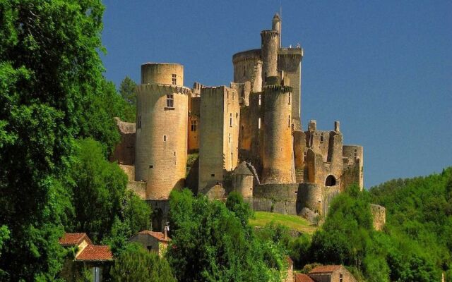 Charming Holiday Home With Deckchairs, Garden, Terrace, BBQ