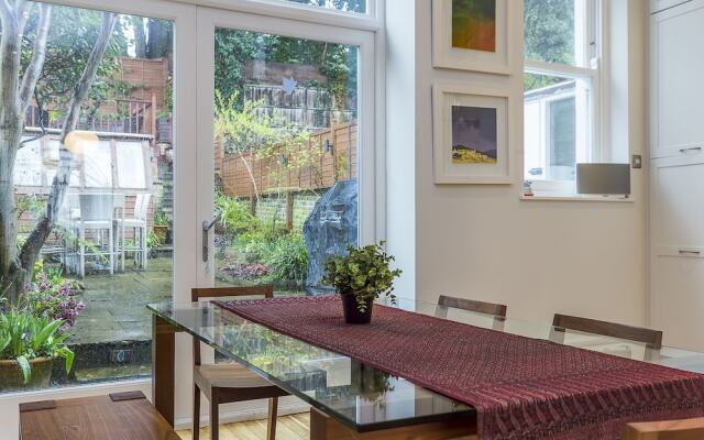Cheverton Road Townhouse