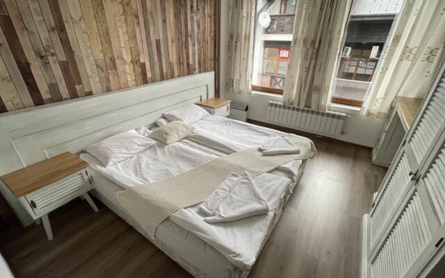 Cozy Stayinn Granat Maisonette - Next to Gondola Lift, Ideal for 4 Guests