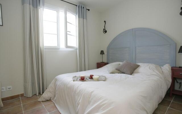 Neat Apartment With Dishwasher, in the Middle of Provence