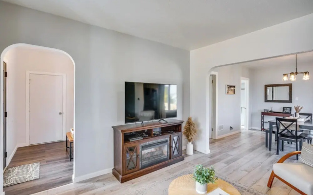 Steps to Lake Michigan: Manitowoc Home w/ Fire Pit