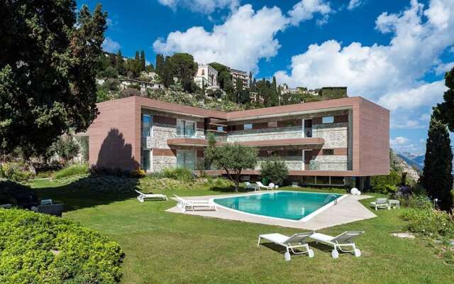 Exclusive Residence With Pool, Breathtaking Views on Taormina and on the sea