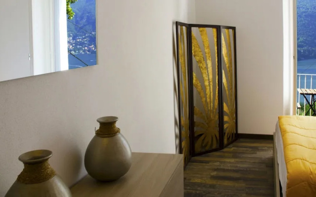 JOIVY Stunning 2-BR Flat w/ Balcony