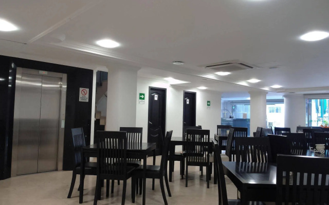 Hotel Calasanz Real